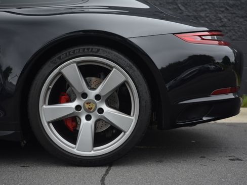 Certified 2018 Porsche 911 Carrera 4S AWD/4WD image 33