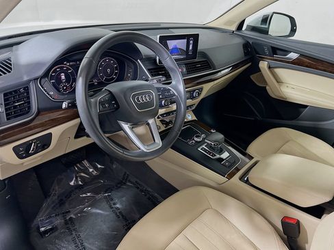 Used 2020 Audi Q5 e Premium Plus w/ Premium Plus Package AWD/4WD image 9