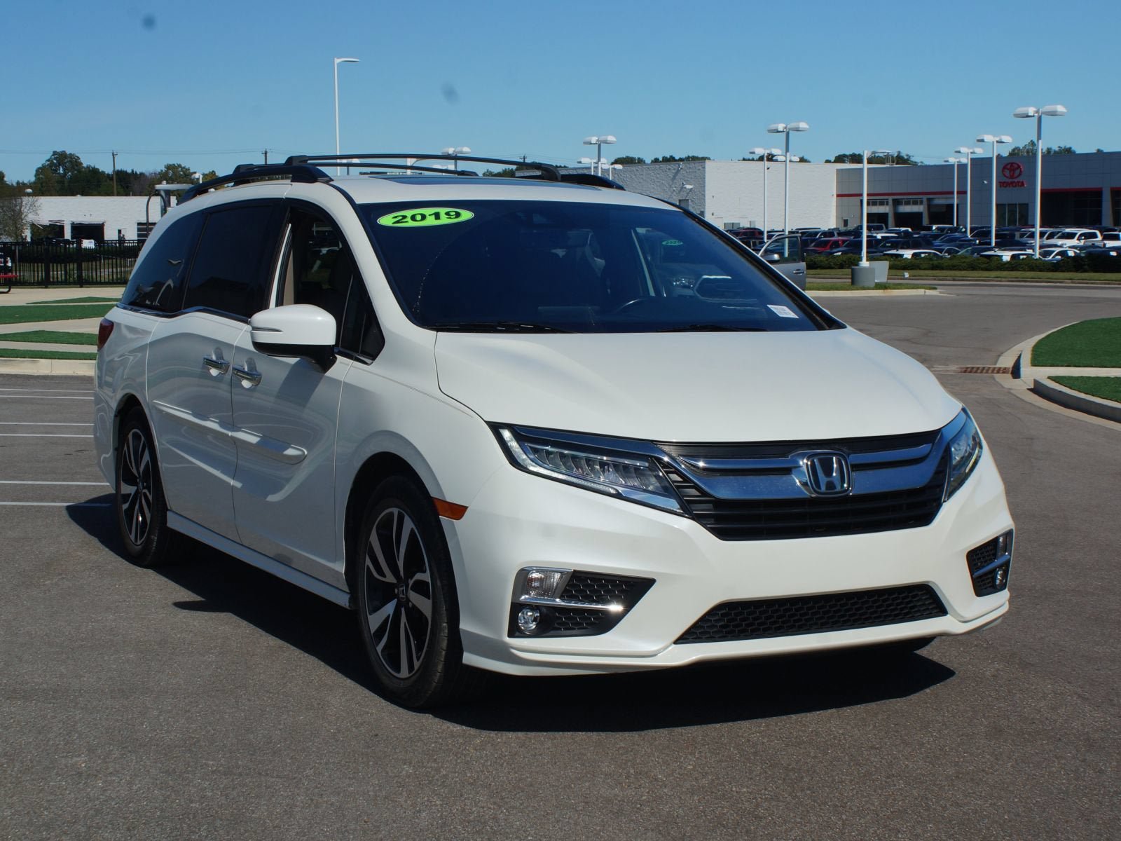 Used 2019 Honda Odyssey Elite image 2