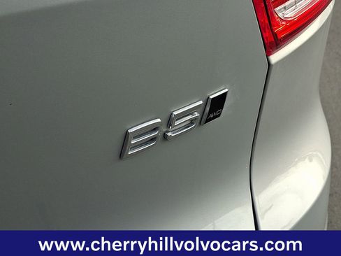 Certified 2025 Volvo XC40 B5 Plus image 30