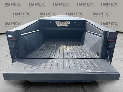 Used 2024 Tesla Cybertruck AWD Crew Cab image 31