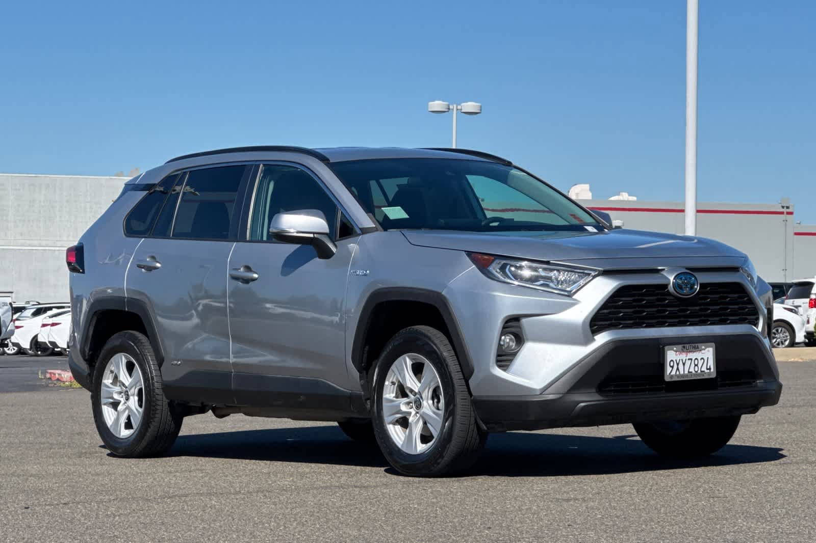 Used 2021 Toyota RAV4 XLE AWD/4WD image 5