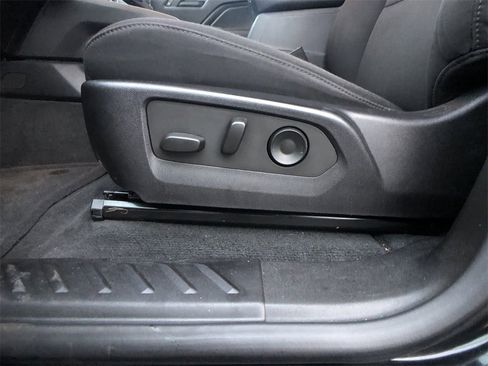 Used 2023 Chevrolet Colorado Trail Boss w/ Technology Package image 12