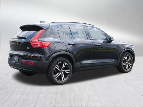 Used 2023 Volvo XC40 B5 Plus w/ Climate Package AWD/4WD image 7