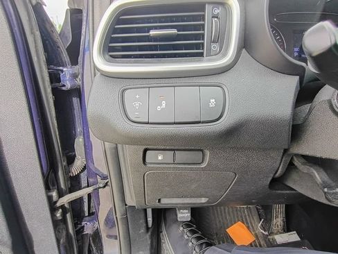 Used 2020 Kia Sorento LX FWD image 16