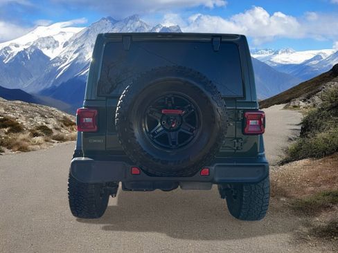 Used 2020 Jeep Wrangler Unlimited Sahara image 4