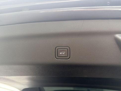 Certified 2023 Cadillac Escalade ESV Sport Platinum w/ LPO, ONYX Package image 32