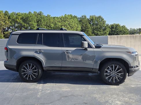 Used 2025 Lexus GX 550 w/ Accessory Package (2T) AWD/4WD image 6
