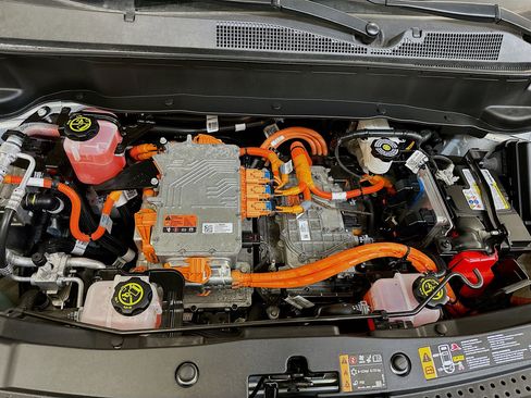 Used 2023 Chevrolet Bolt EUV LT w/ Driver Confidence Package image 34