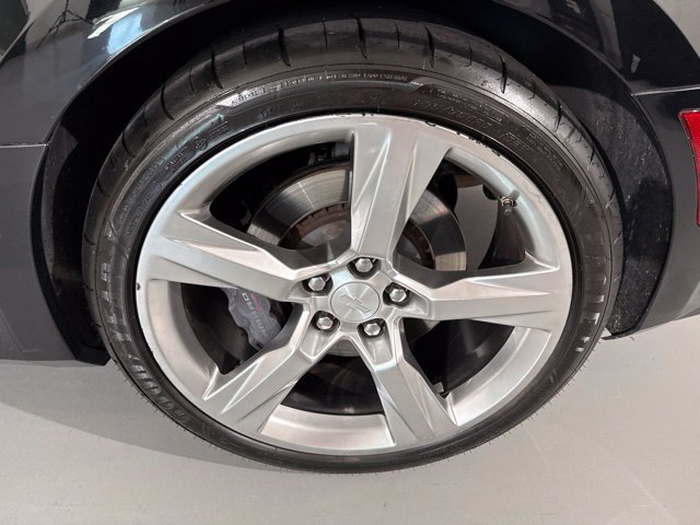 Used 2017 Chevrolet Camaro SS RWD image 6