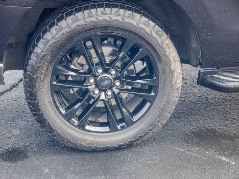 Certified 2024 Ford Expedition XLT image 6