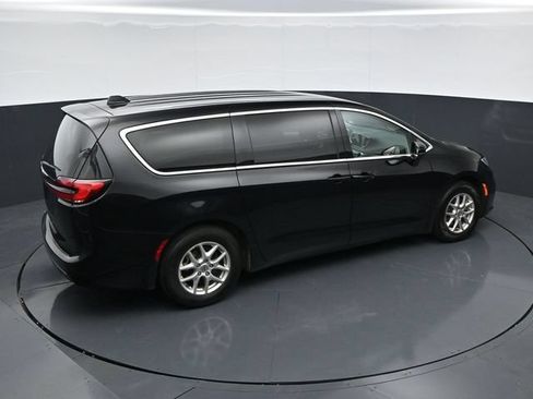 Used 2024 Chrysler Pacifica Touring-L FWD image 30