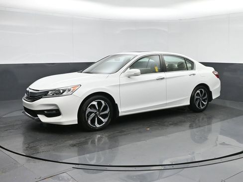 Used 2016 Honda Accord EX image 3
