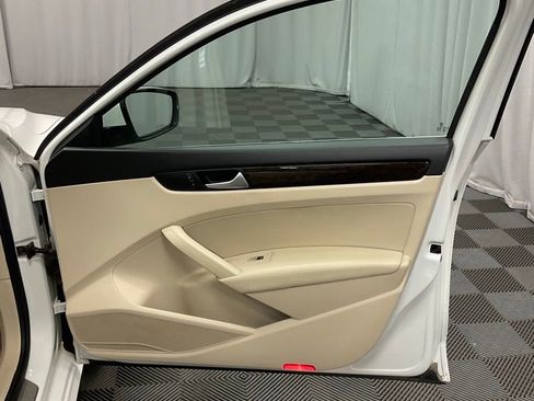 Used 2015 Volkswagen Passat TDI SEL Premium image 31