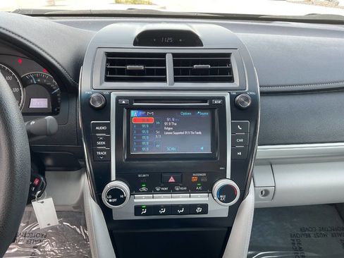 Used 2012 Toyota Camry LE image 19