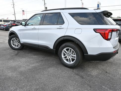 New 2026 Ford Explorer Active w/ Active Comfort Package image 8