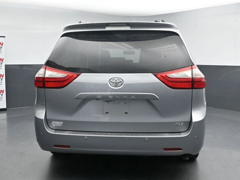 Used 2016 Toyota Sienna XLE Premium FWD image 8