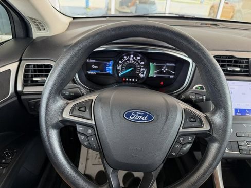 Used 2020 Ford Fusion SE FWD image 11