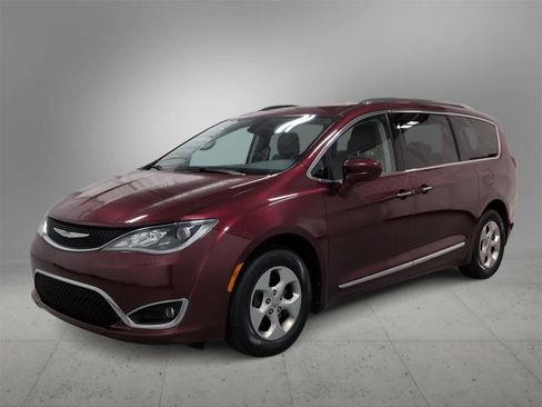 Certified 2017 Chrysler Pacifica Touring-L Plus image 4