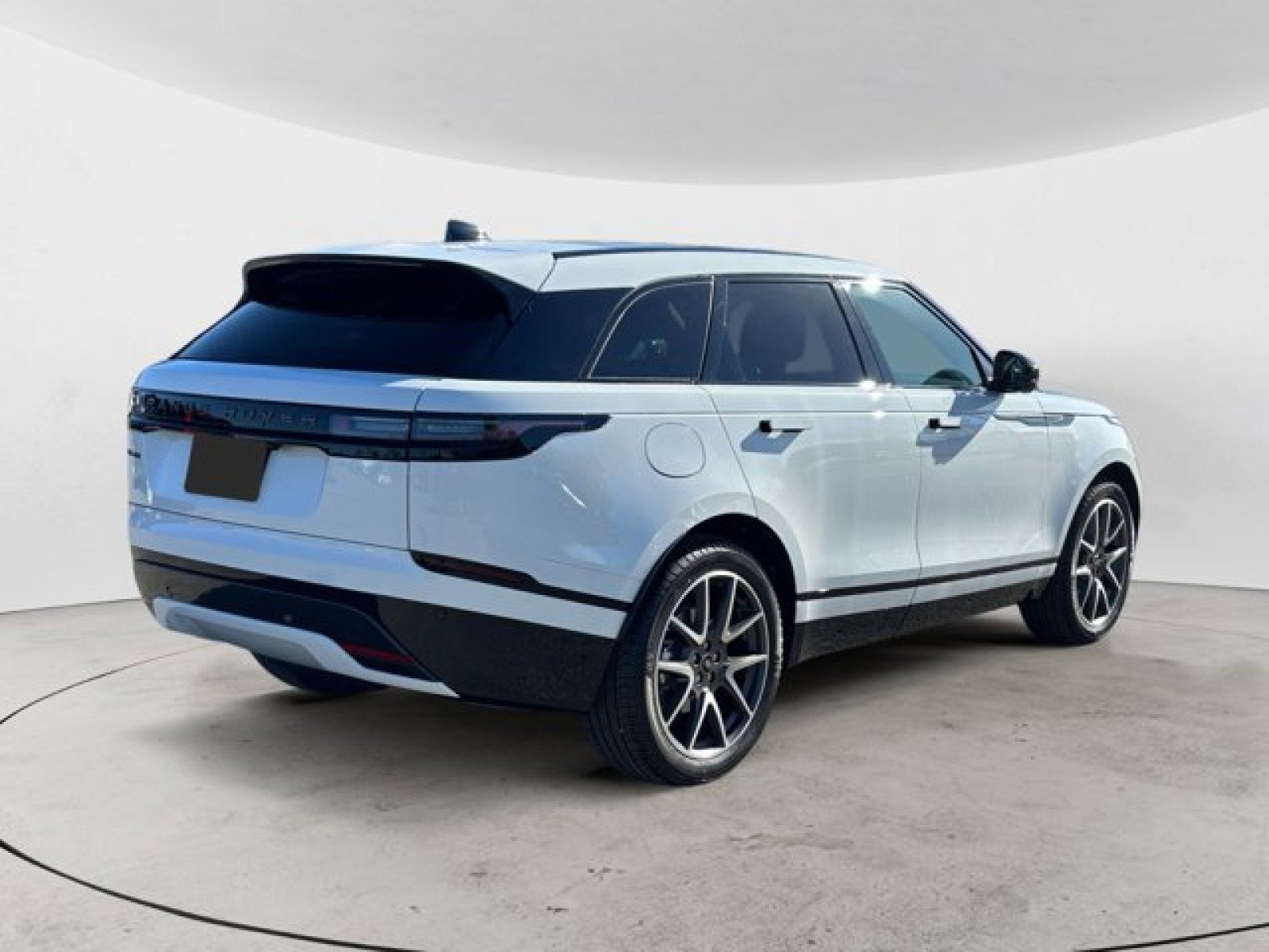 New 2026 Land Rover Range Rover Velar Dynamic SE AWD/4WD image 4