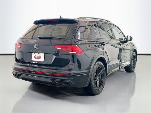 Used 2023 Volkswagen Tiguan SE R-Line image 4