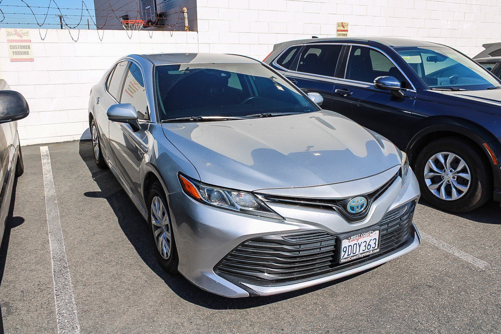 Used 2019 Toyota Camry LE FWD image 3