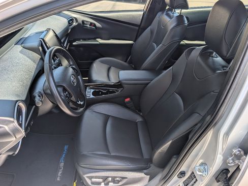 Used 2021 Toyota Prius Prime XLE FWD image 2
