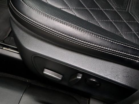 Certified 2024 Ford Escape SE w/ PHEV Premium Package image 25