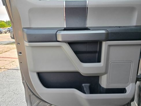 Used 2017 Ford F150 XLT AWD/4WD image 12