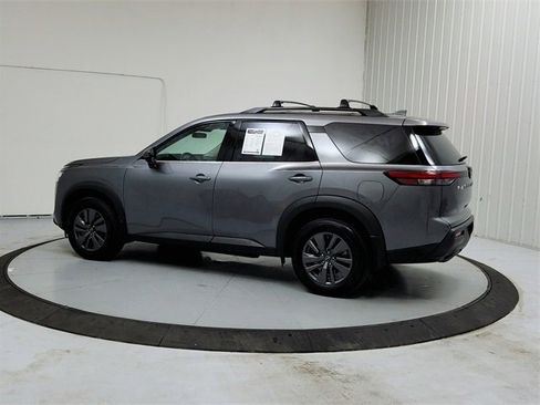 Used 2024 Nissan Pathfinder SV image 5