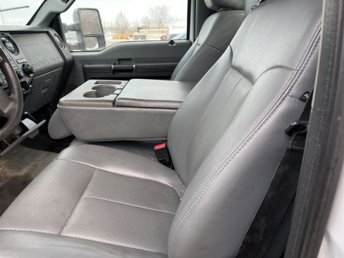 Used 2015 Ford F550 2WD Regular Cab Super Duty image 28