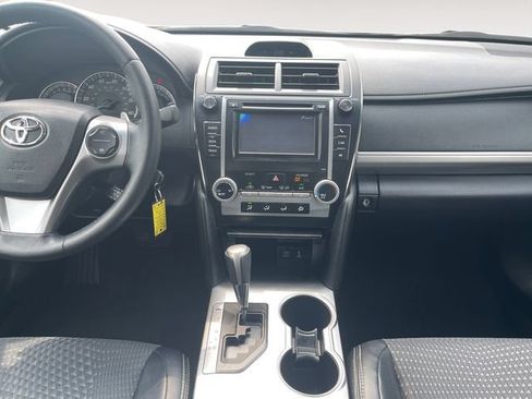 Used 2012 Toyota Camry SE FWD image 11