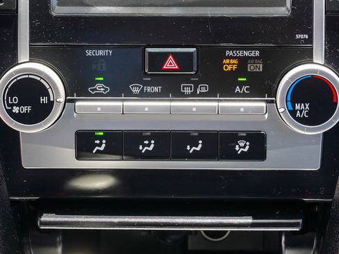Used 2013 Toyota Camry SE FWD image 34