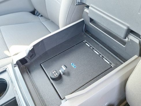 Used 2017 Ford F250 XLT w/ XLT Premium Package image 11