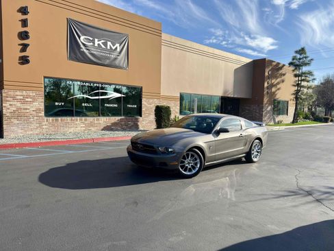 Used 2010 Ford Mustang Premium image 2