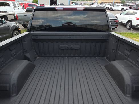 Used 2019 GMC Sierra 1500 SLT w/ X31 Off-Road Package AWD/4WD image 6