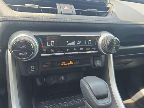 Used 2025 Toyota RAV4 XLE FWD image 22