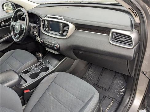 Used 2017 Kia Sorento LX w/ LX Convenience Package image 22
