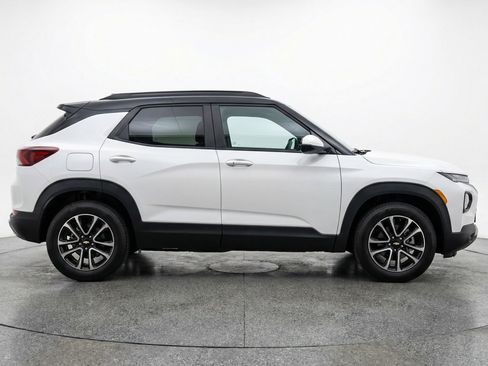 Used 2025 Chevrolet TrailBlazer LT FWD image 11