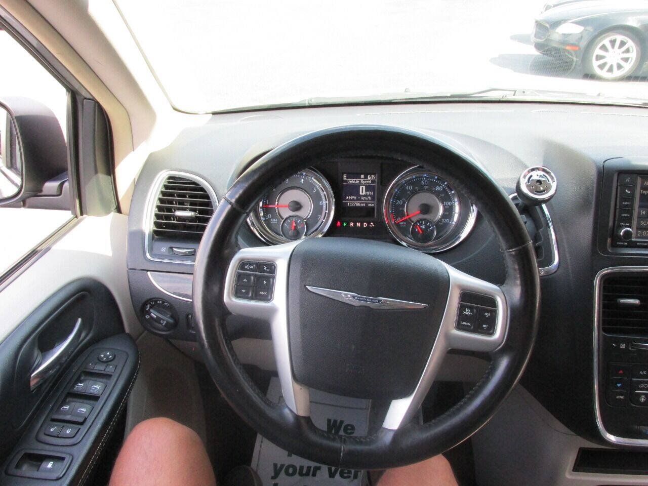 Used 2015 Chrysler Town & Country Touring w/ Driver Convenience Group FWD image 52