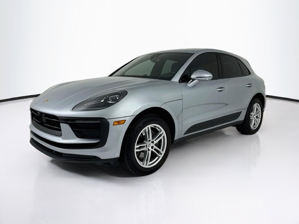 Certified 2025 Porsche Macan AWD/4WD image 1