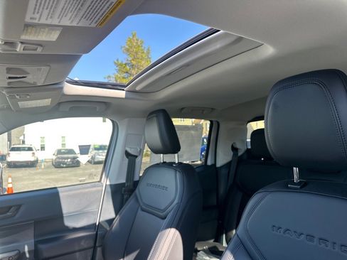 New 2025 Ford Maverick Lariat w/ Black Appearance Package image 27