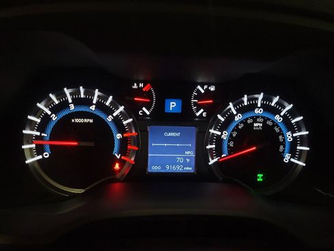 Used 2017 Toyota 4Runner SR5 AWD/4WD image 23