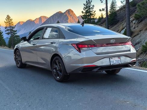 Used 2023 Hyundai Elantra SEL image 5