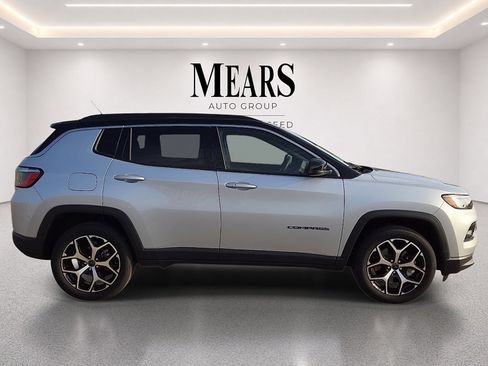 Used 2025 Jeep Compass Limited AWD/4WD image 6