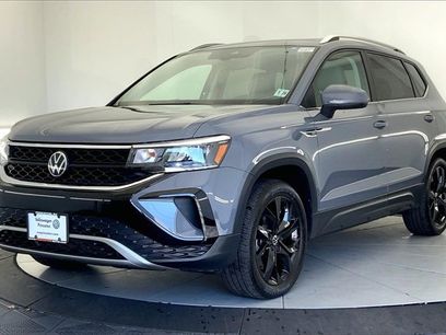 Certified 2023 Volkswagen Taos SE w/ Panoramic Sunroof Package