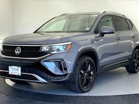 Certified 2023 Volkswagen Taos SE w/ Panoramic Sunroof Package image 1