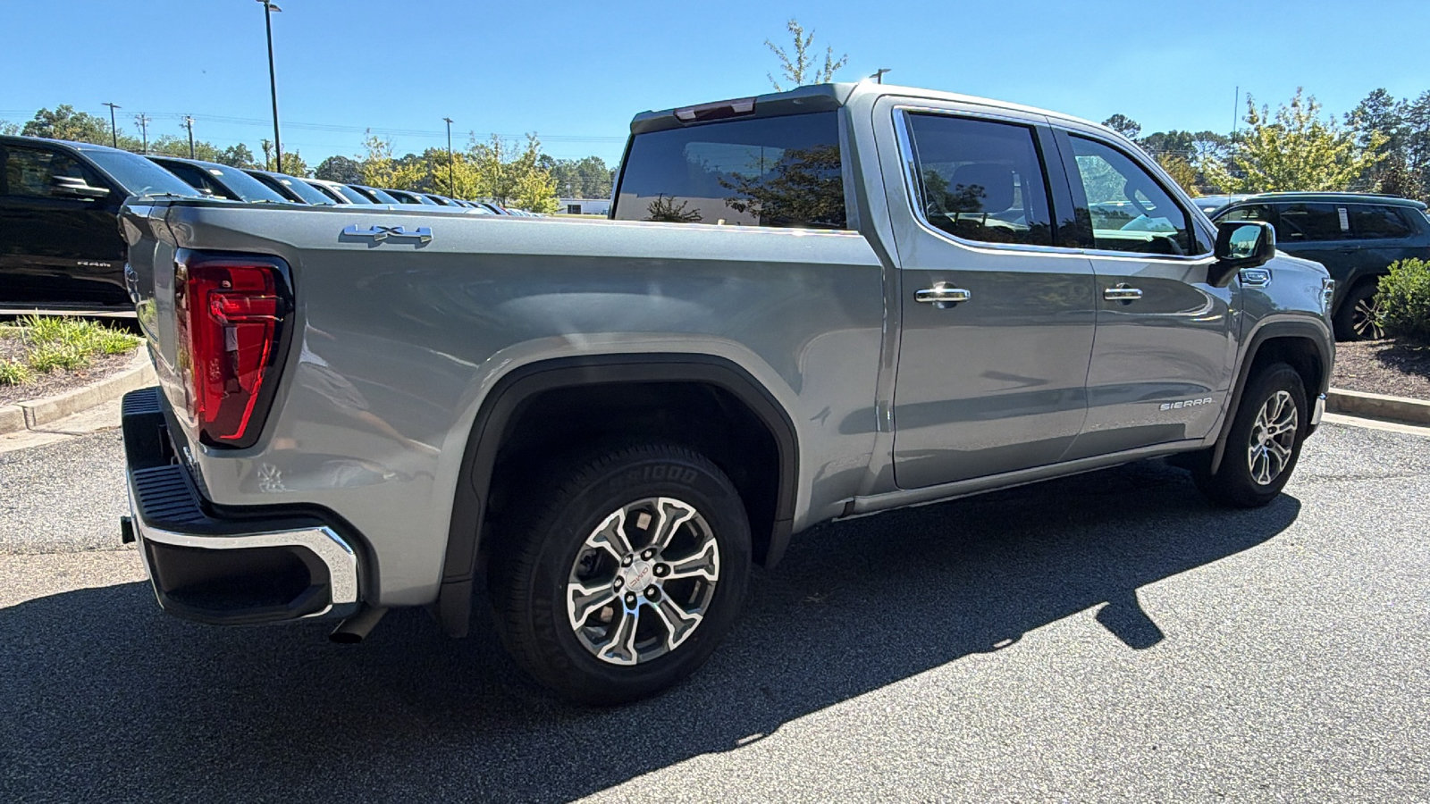 Used 2025 GMC Sierra 1500 SLT AWD/4WD image 8