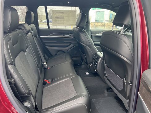 New 2026 Jeep Grand Cherokee Altitude image 17