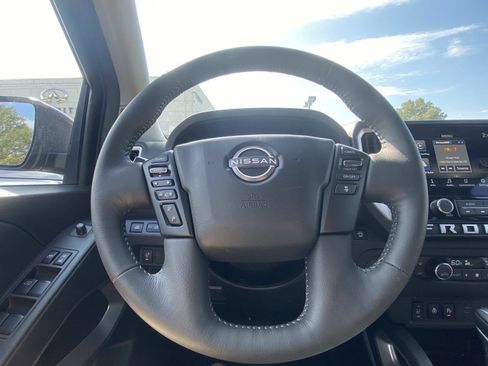 Used 2025 Nissan Frontier SV w/ SV Convenience Package image 23